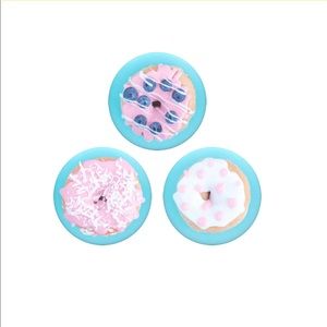 Brand new in package pop sockets mini 3pk
